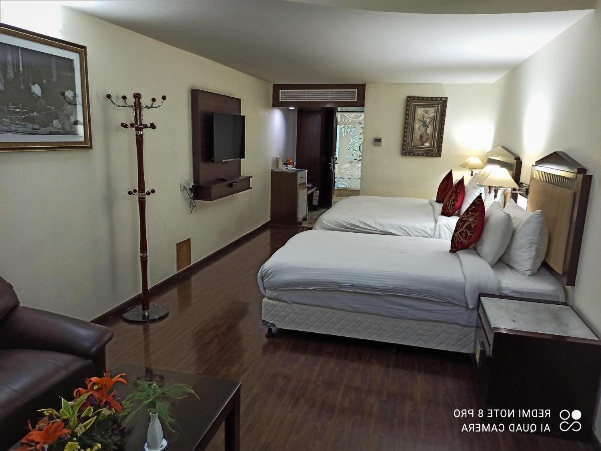 Hotel The Residency Srinagar Екстер'єр фото