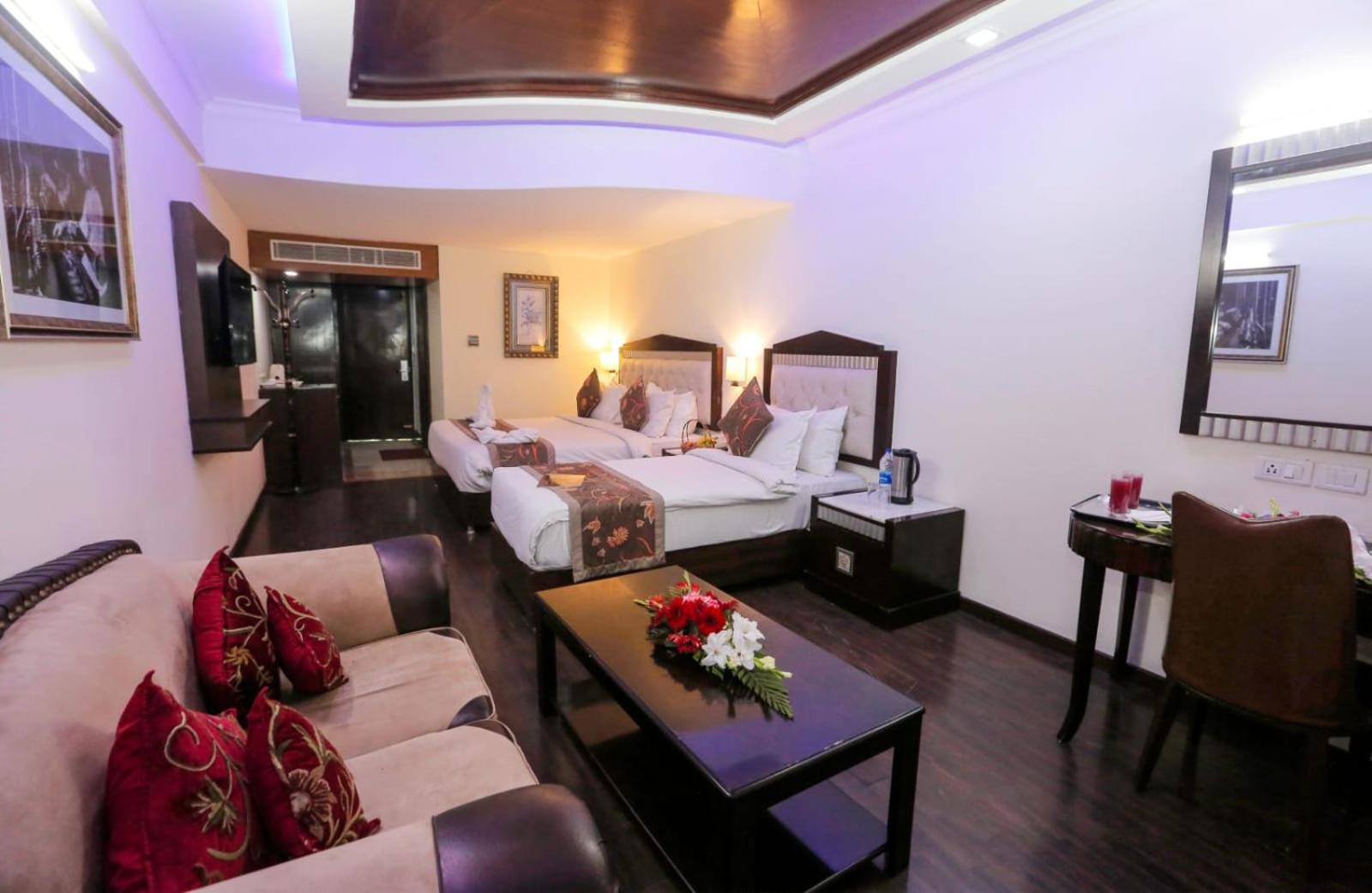 Hotel The Residency Srinagar Екстер'єр фото