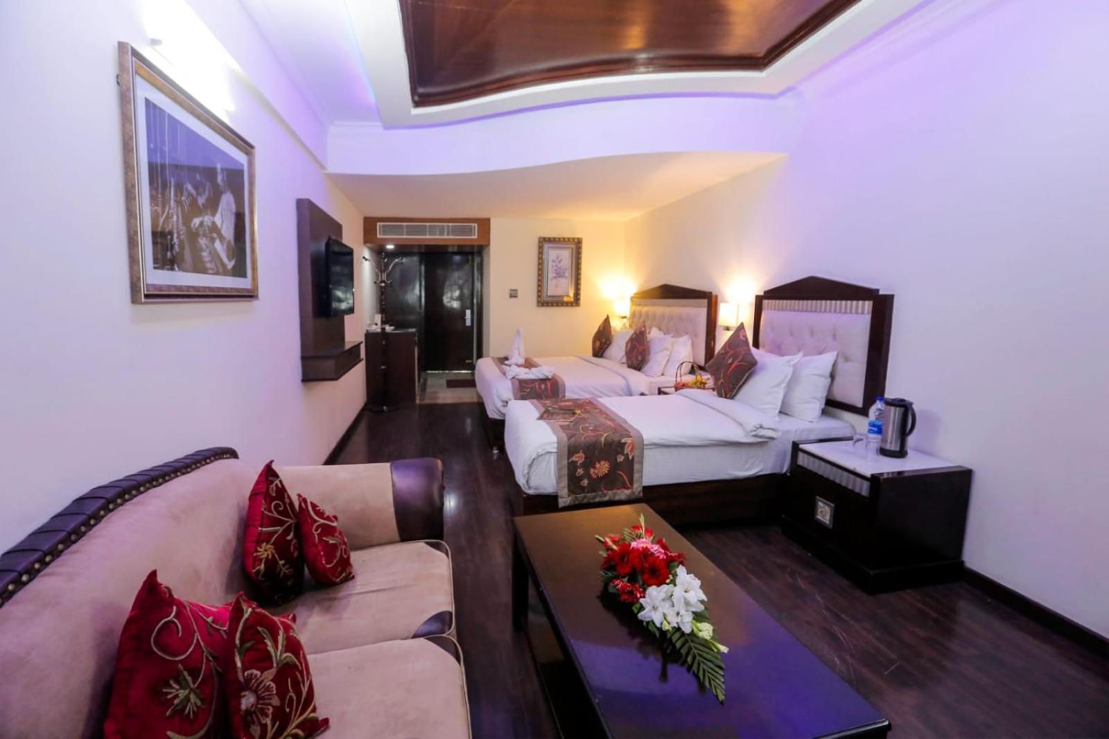 Hotel The Residency Srinagar Екстер'єр фото