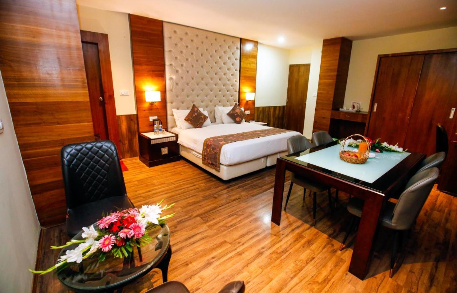 Hotel The Residency Srinagar Екстер'єр фото
