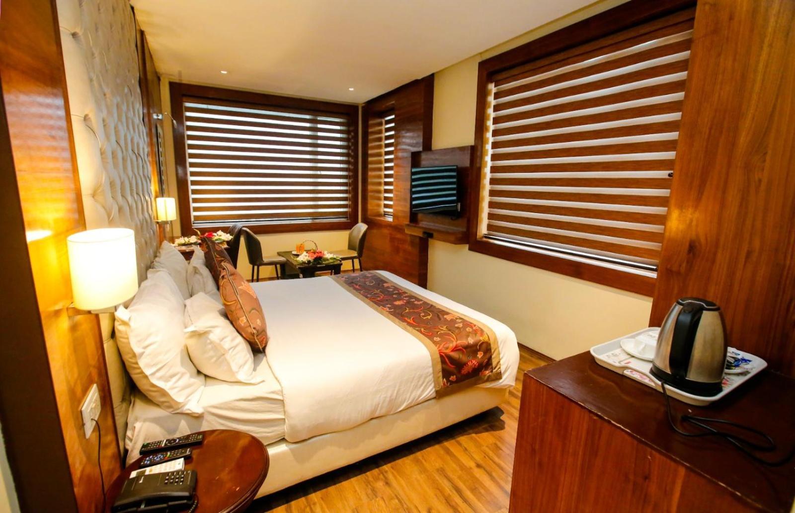 Hotel The Residency Srinagar Екстер'єр фото