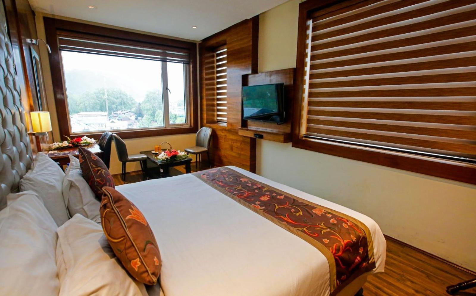 Hotel The Residency Srinagar Екстер'єр фото