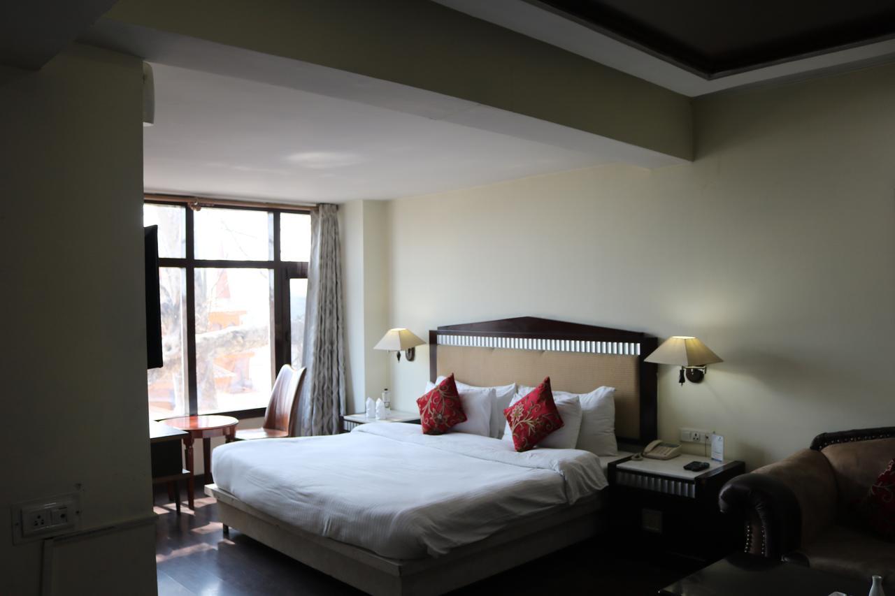 Hotel The Residency Srinagar Екстер'єр фото