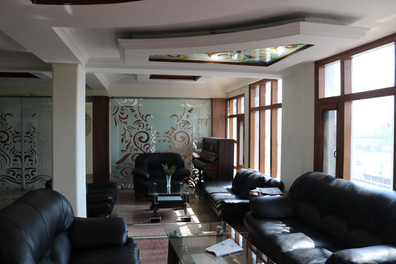 Hotel The Residency Srinagar Екстер'єр фото