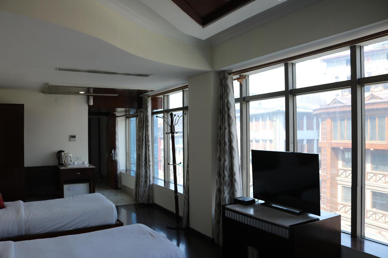 Hotel The Residency Srinagar Екстер'єр фото