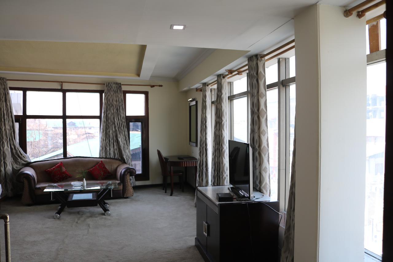 Hotel The Residency Srinagar Екстер'єр фото