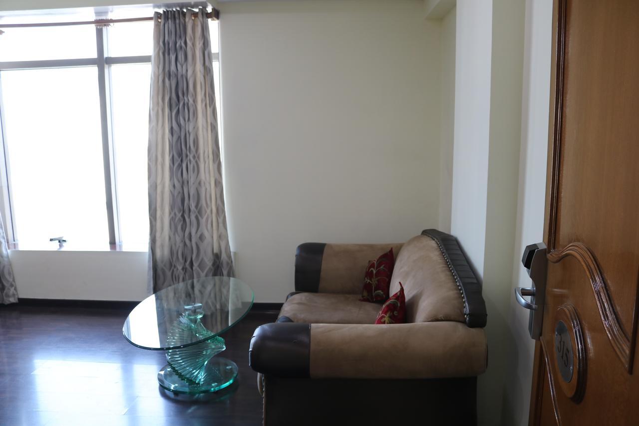 Hotel The Residency Srinagar Екстер'єр фото