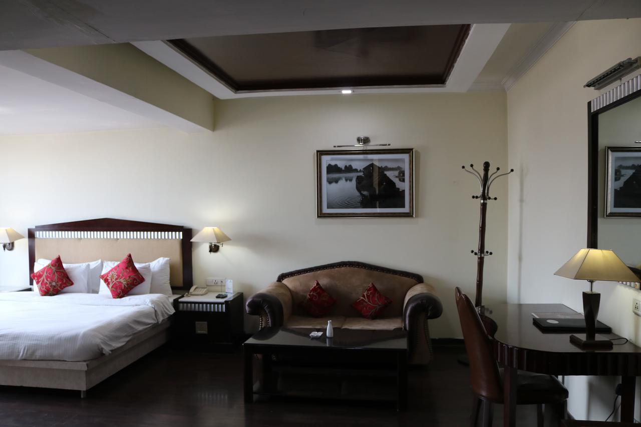 Hotel The Residency Srinagar Екстер'єр фото
