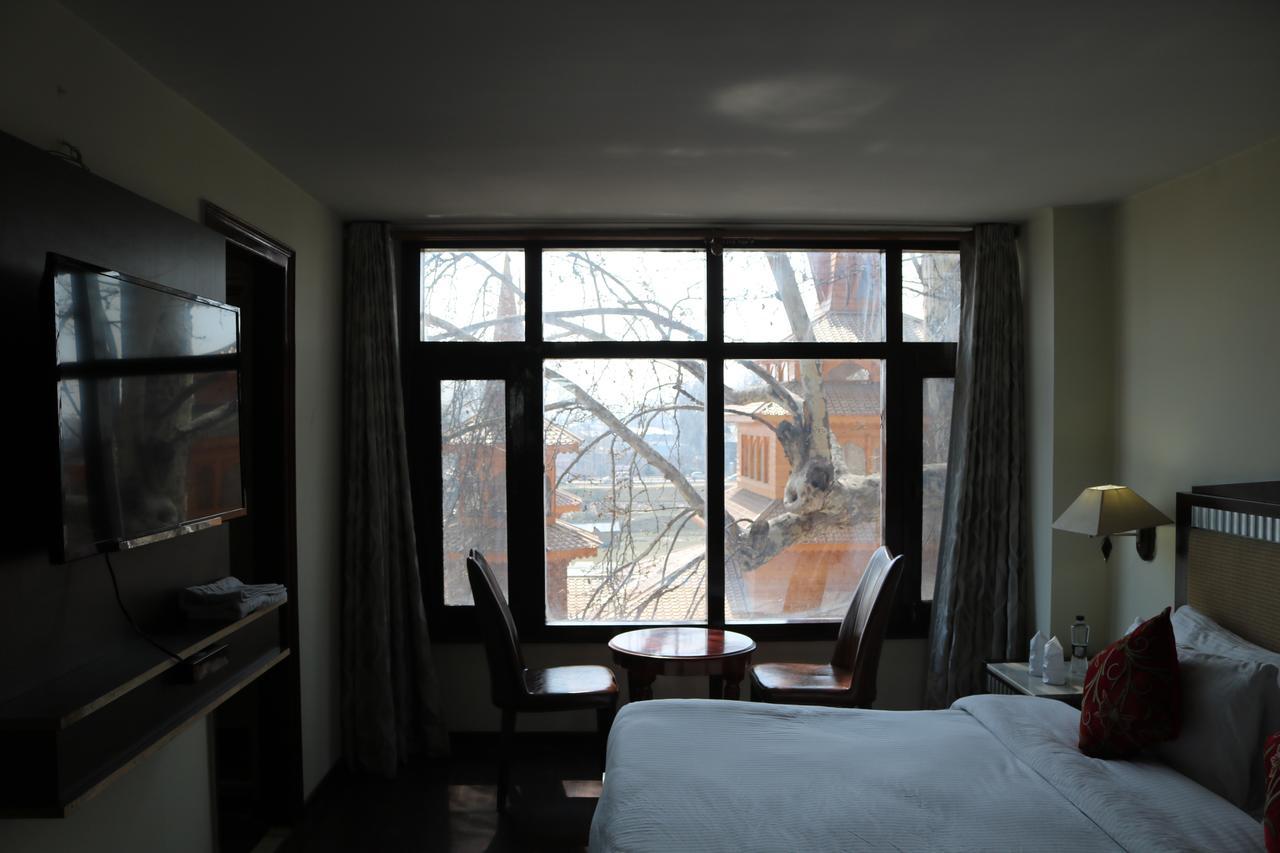 Hotel The Residency Srinagar Екстер'єр фото