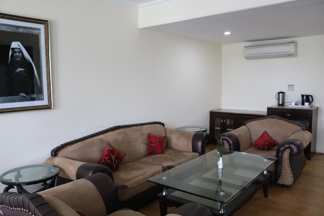 Hotel The Residency Srinagar Екстер'єр фото